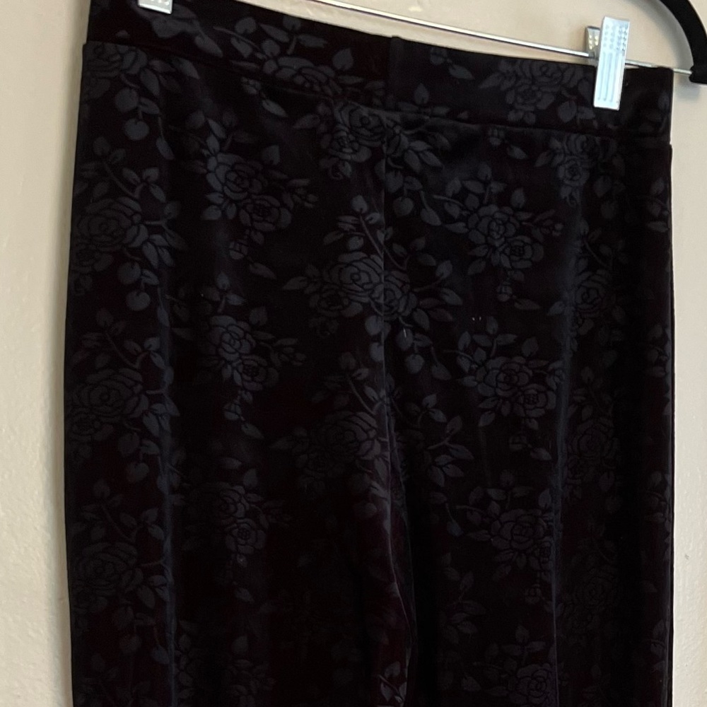 Vintage red and black velvet leggings with floral print size m/l